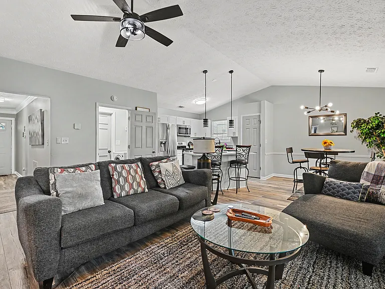 1541 Clifton Downs Dr SE — Photo 1