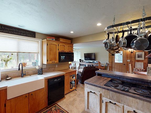 5th image of 15617 Parkway Dr