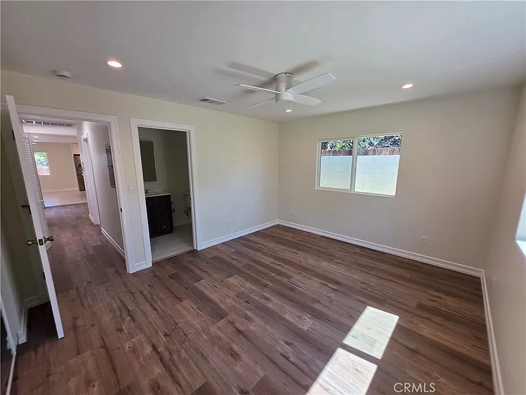 10849 N Swinton Ave — Photo 13