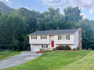 93 Rolling Meadows Rd, Middletown, NY 10940