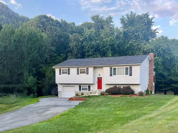 93 Rolling Meadows Road, Middletown, NY 10940