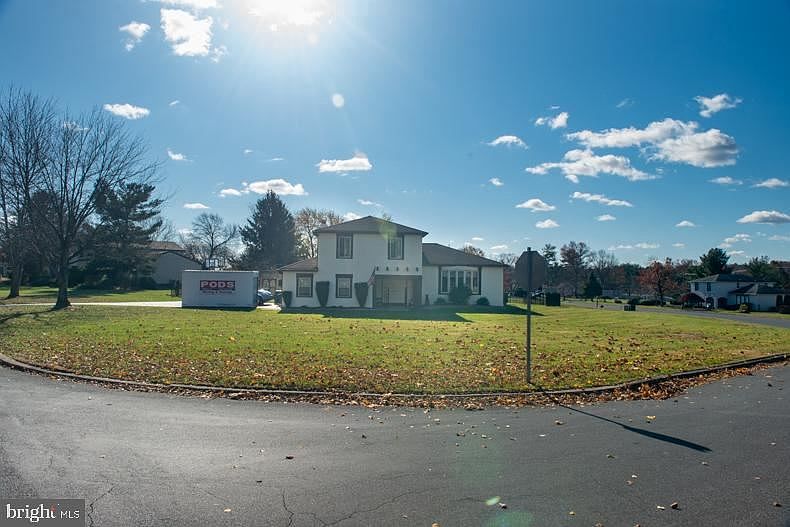 1st image of 23 Cynthia Dr