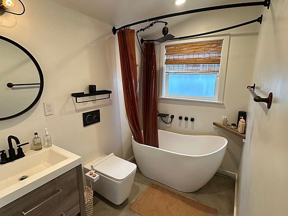 5th image of 117 S Lomita Ave #2