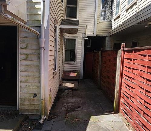 5th image of 623 S Front St