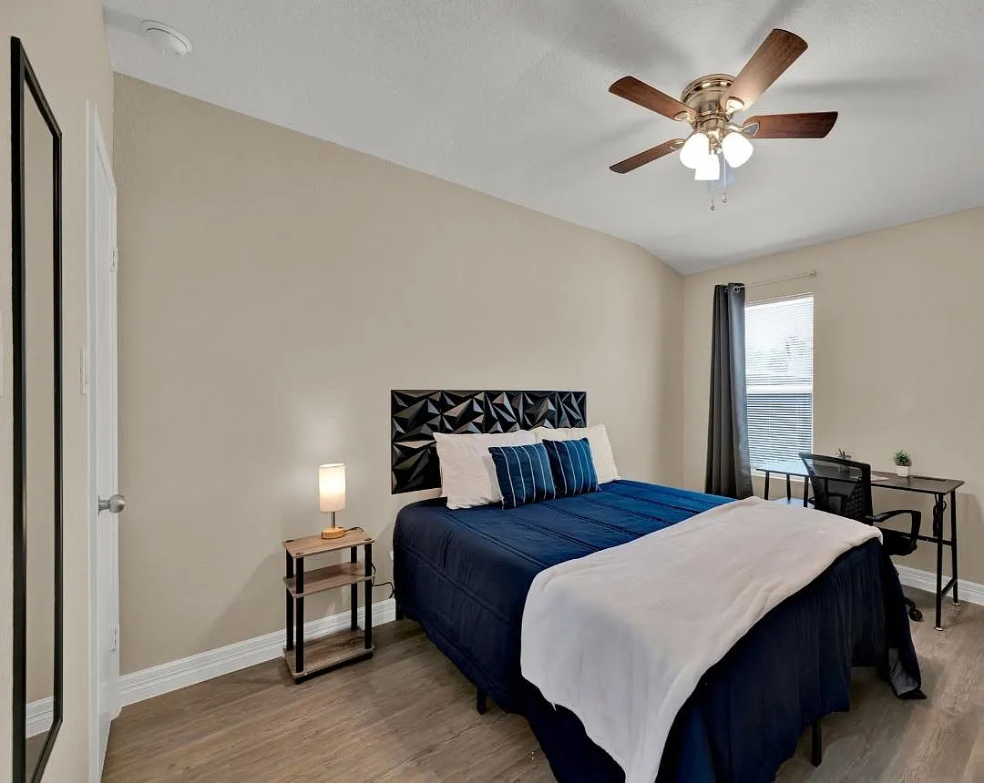 4 bed, 2.0 bath, 2095 sqft, $750 — Photo 1