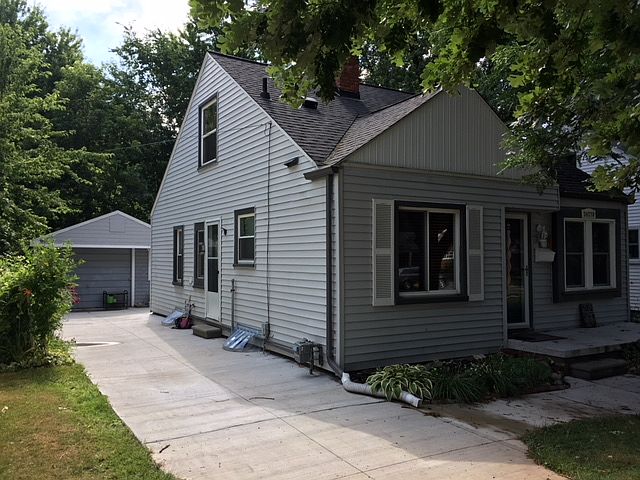 1st image of 24270 Cloverlawn Ave