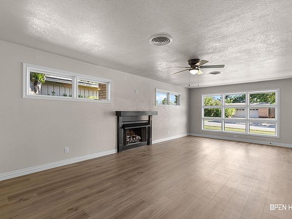 4th image of 1560 Singleton Ave