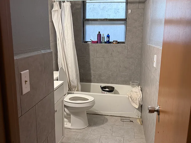 1431 Maple Ave — Photo 9