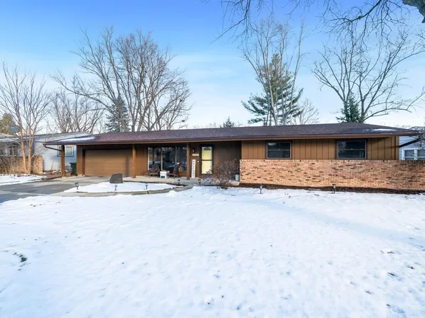 1703 Wisteria Rd, Rockford, IL 61107