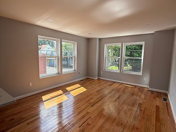 2nd image of 816 S 15th St