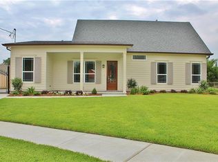 9025 Inez Dr, River Ridge, LA 70123