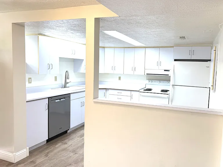 1177 E 500 N #B — Photo 9