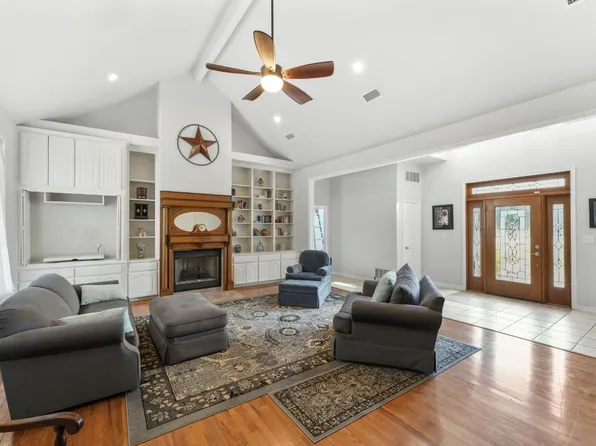 2502 Chippewa Trl, Sanger, TX 76266