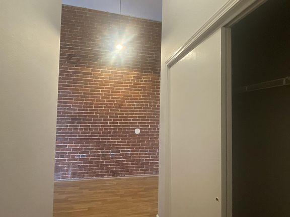 5th image of 310 Delawareunit #307