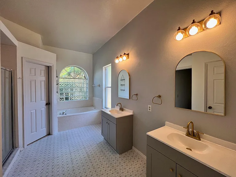 9639 Fox Hearst Rd — Photo 43