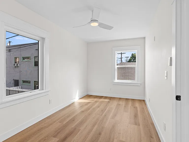526 Lime Avenue — Photo 14