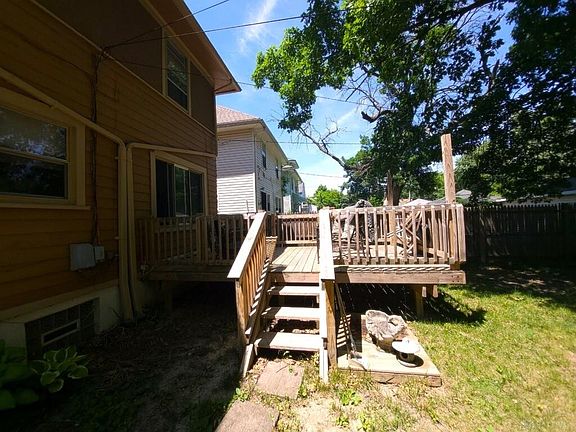 3rd image of 320 Richmond Ave