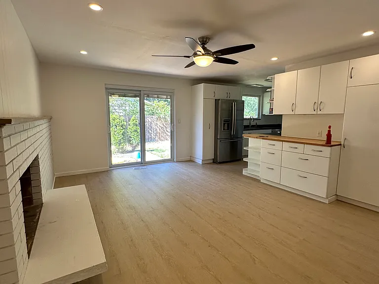 4904 NE 9th St — Photo 3