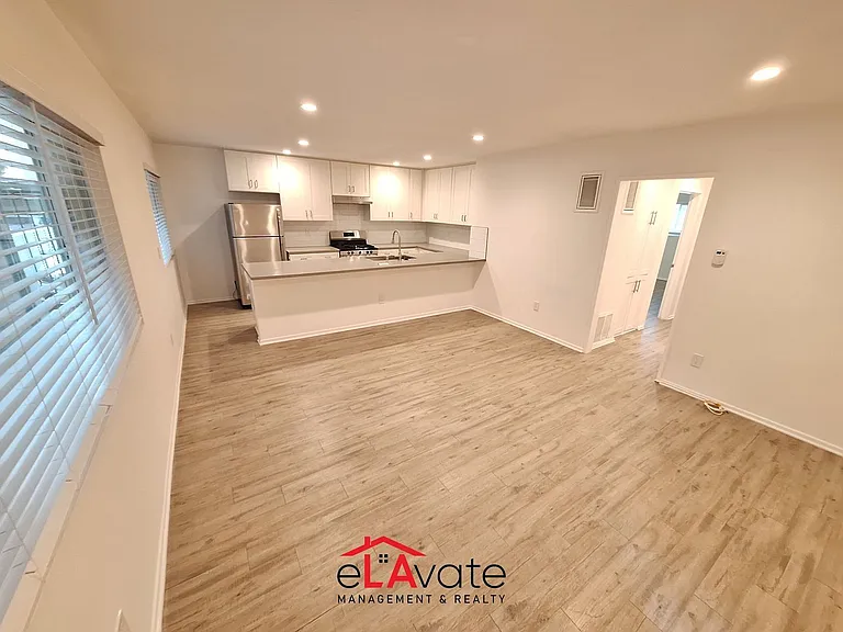 12625 Pacific Ave #4 — Photo 3