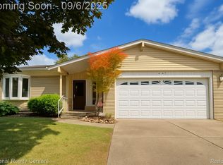 9915 Beech Daly Rd, Taylor, MI 48180