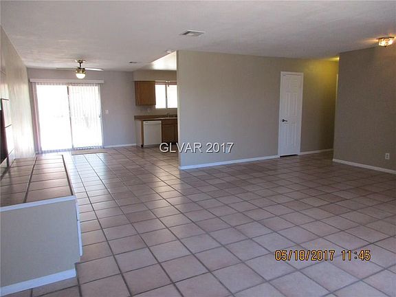 4th image of 389 Newbury Ct #0