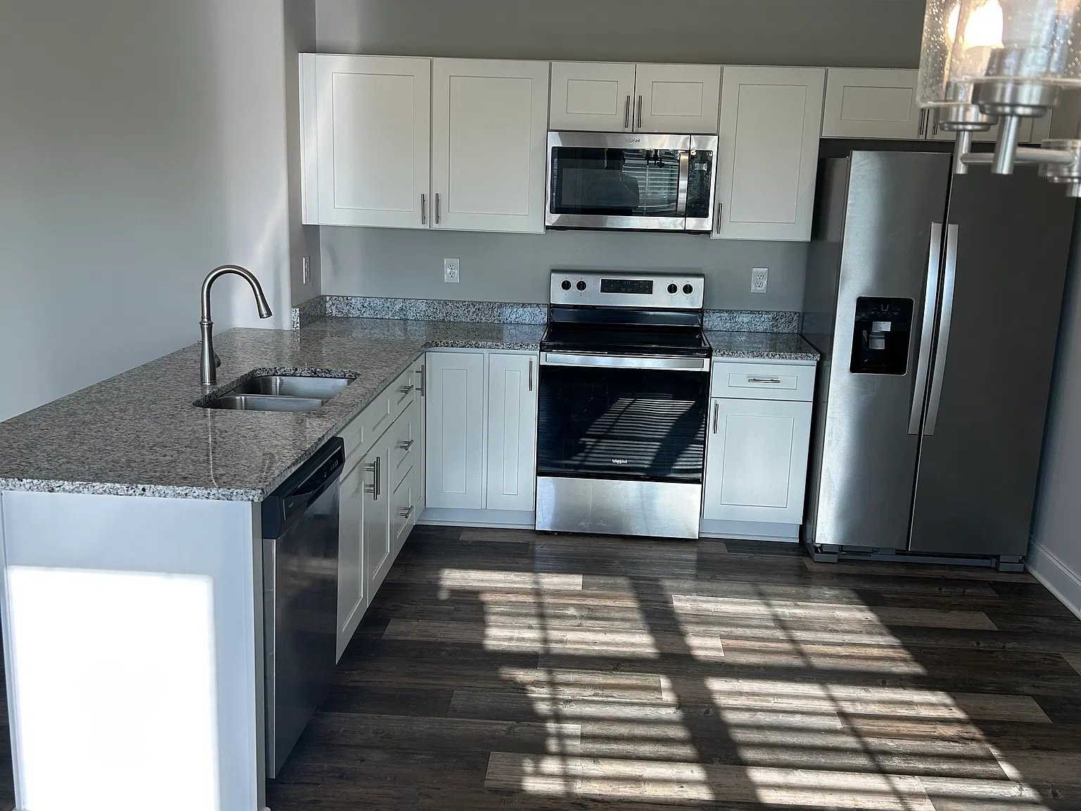 3 bed, 1395 sqft, $1,850 — Photo 2