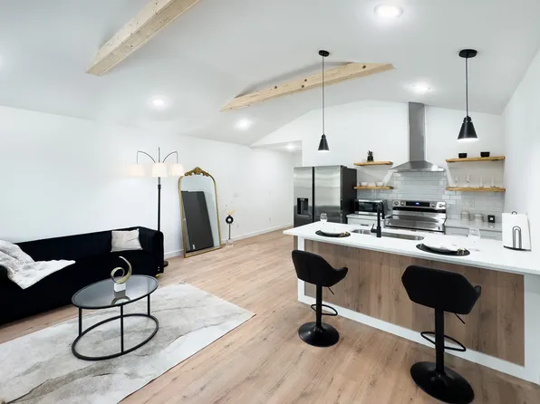 107 Hidden Lake Dr, Chesnee, SC 29323