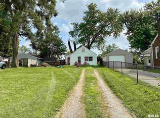 588 Roosevelt St, Creve Coeur, IL 61610