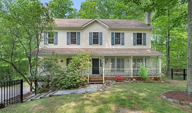 1st image of 32 Saint Bernards Rd