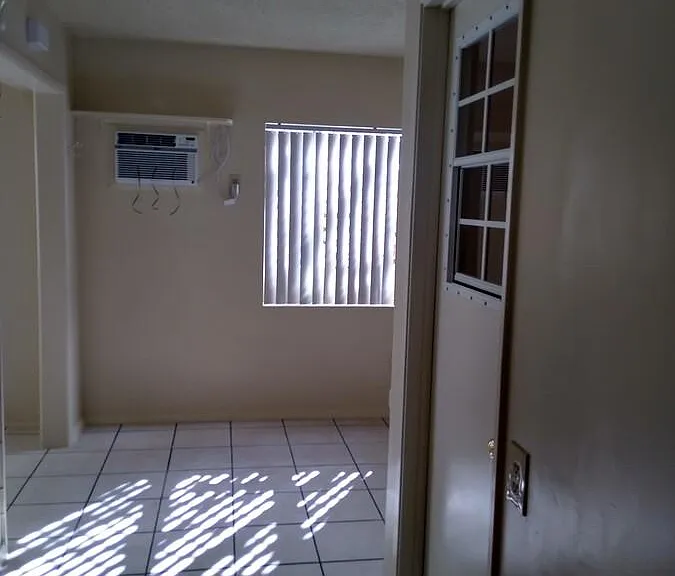 1843 E Palmyra Ave — Photo 15