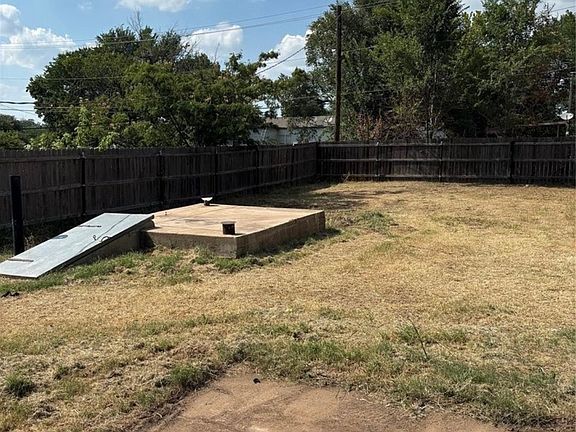 2nd image of 1436 E Moses St