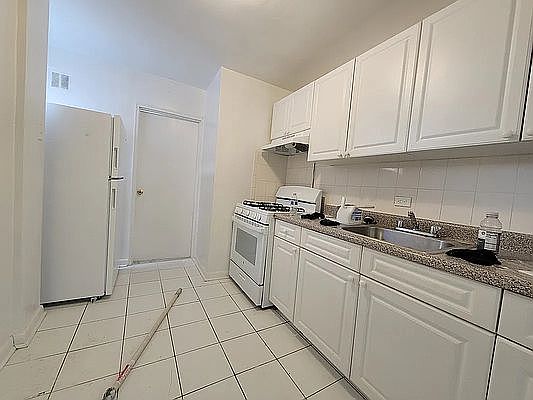2nd image of 1115 Willmohr St #7