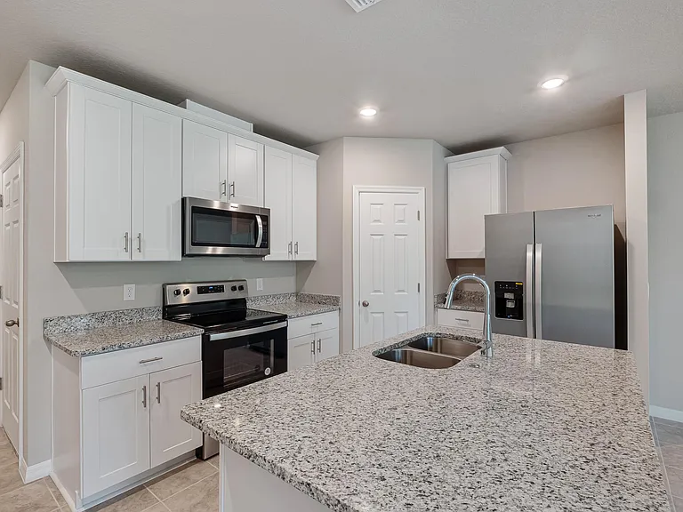 658 Legacy Loop — Photo 8