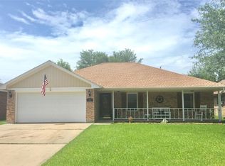 45 Alexander Ct, Angleton, TX 77515