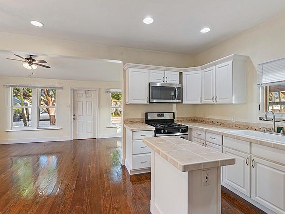 4th image of 409 S B Street