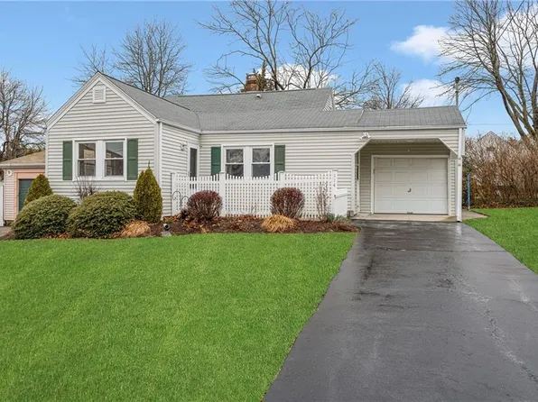 114 Crown Ave, Riverside, RI 02915