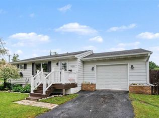 1120 Waukazoo Ave, Petoskey, MI 49770