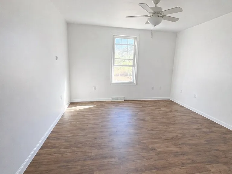 Joy Cir — Photo 2