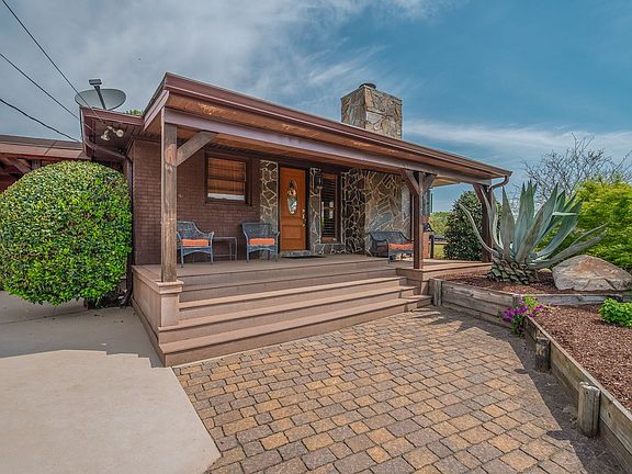 4th image of 810 Woodland Dr