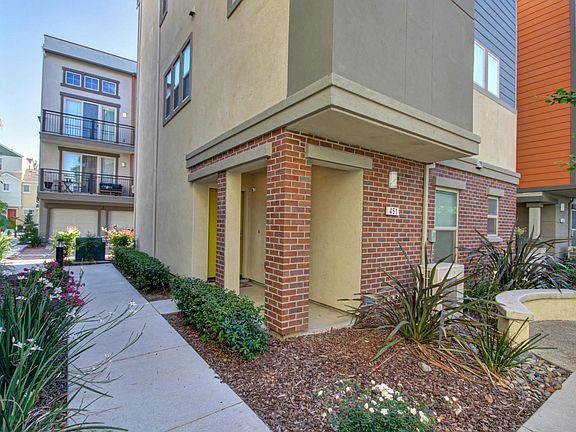 2nd image of 451 Lug Ln #76B