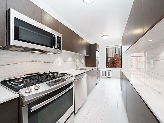 5th image of 400 E 58th St APT 14A
