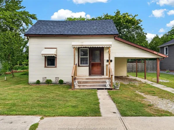 107 Wilson Ave, Essex, ON N8M 2M3