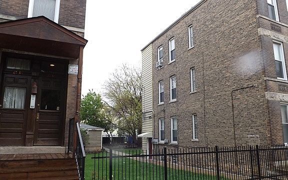 2nd image of 2138-40 N Oakley Ave