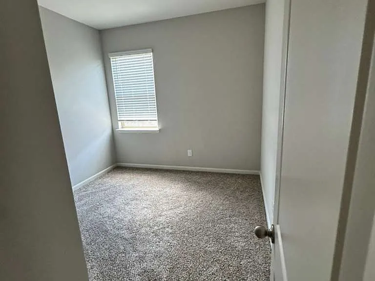 408 Zimmet Dr — Photo 10