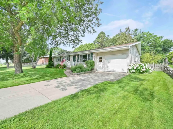 2252 San Luis Pl, Green Bay, WI 54304