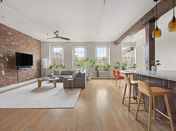 140 Thompson St APT 5F, New York, NY 10012