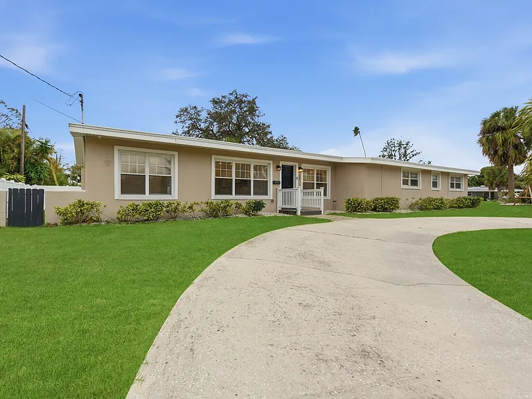 327 Sunny Ln — Photo 23