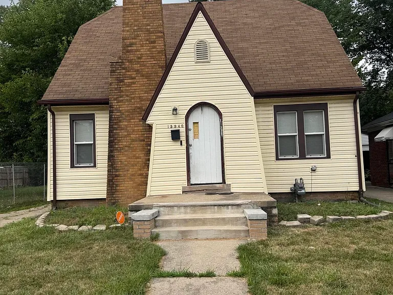 15940 Hackett St — Photo 1