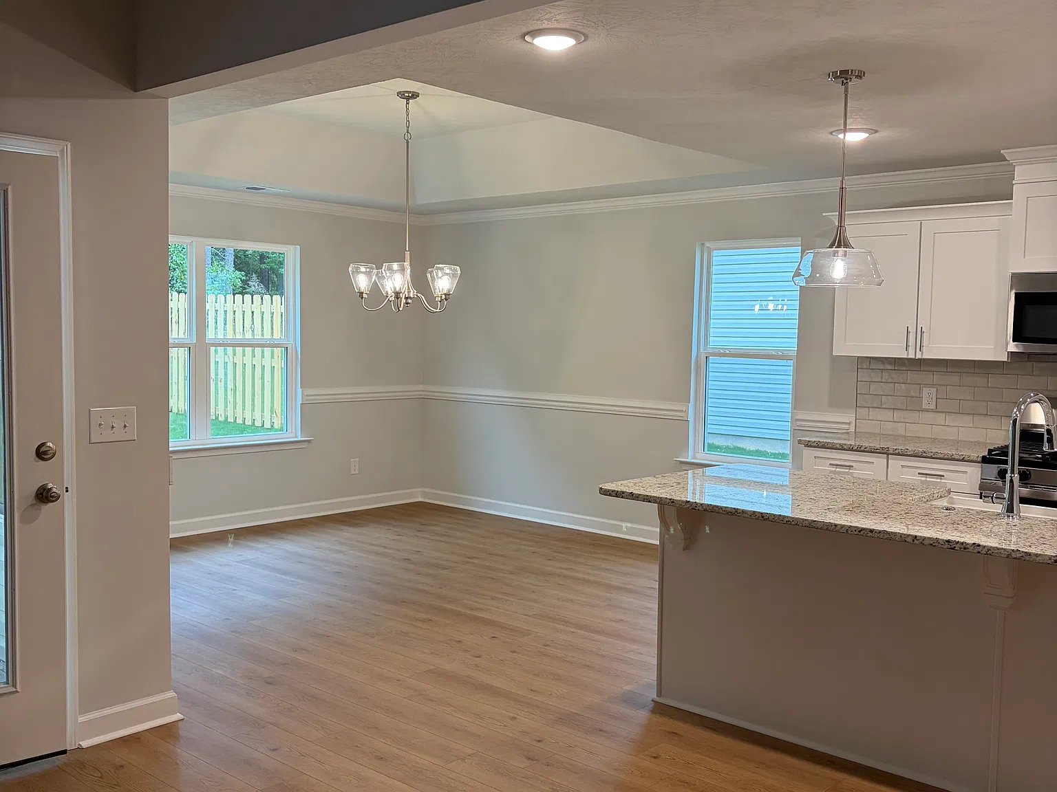 4 bed, 2.5 bath, 2200 sqft, $2,400 — Photo 3