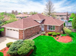 10S610 Dunham Dr, Downers Grove, IL 60516